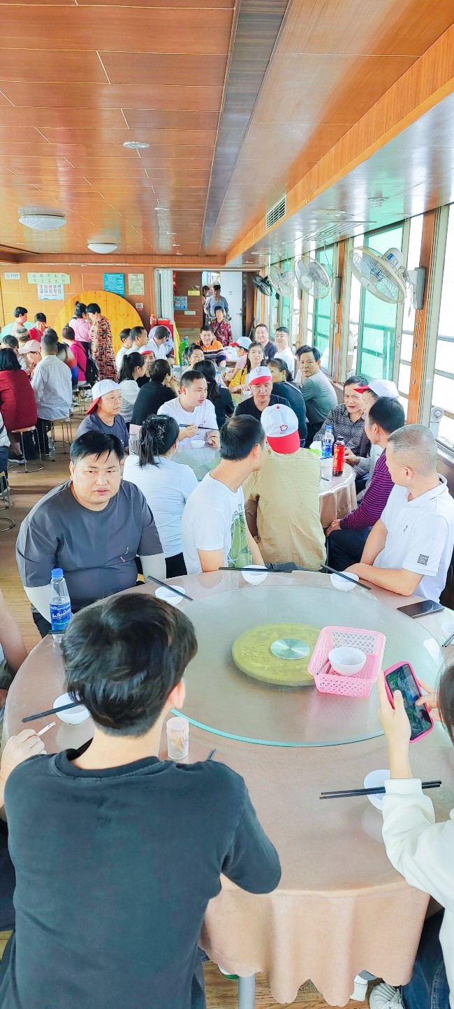 清远两日游船上用餐.jpg